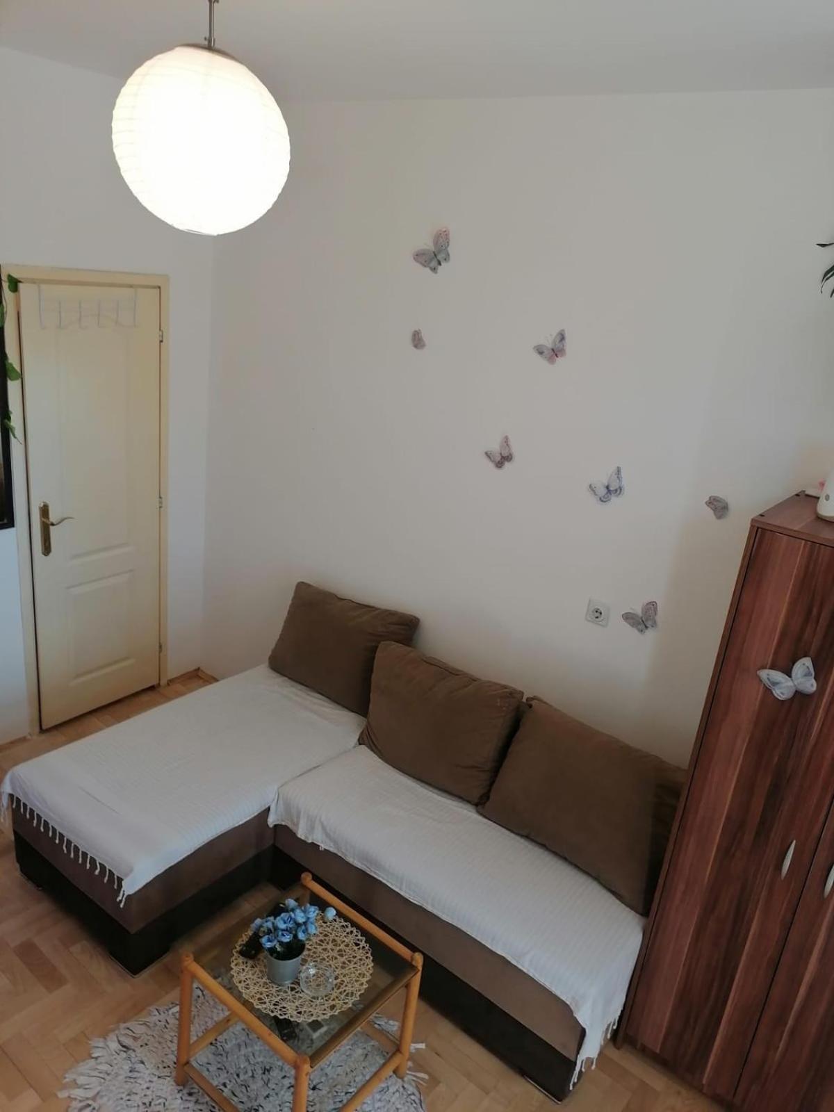 Small Low Cost Studio Beograd Bagian luar foto
